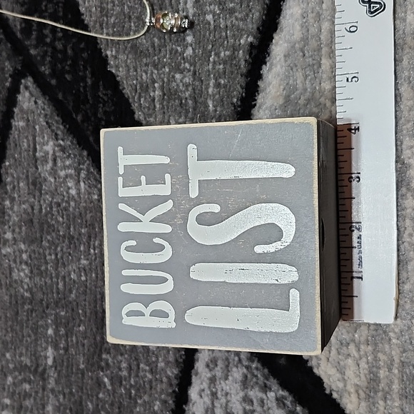 SKULL GLOW-IN-DARK STONE NECKLACE & BUCKET LIST KEEPSAKE BOX - Picture 6 of 14